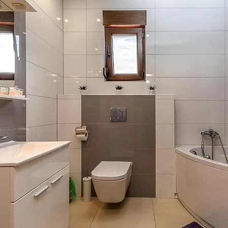Cozy In With Kitchen Apartment Pula