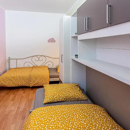 Cozy In With Kitchen Apartment *