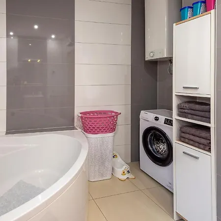 Cozy In With Kitchen Apartment Pula