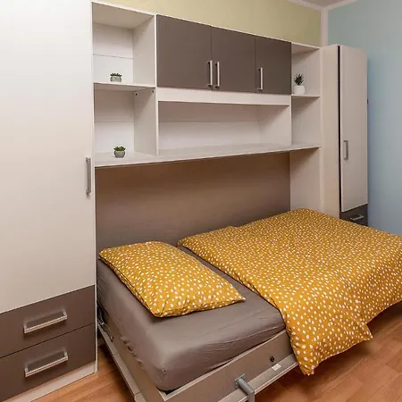 Cozy In With Kitchen Apartment