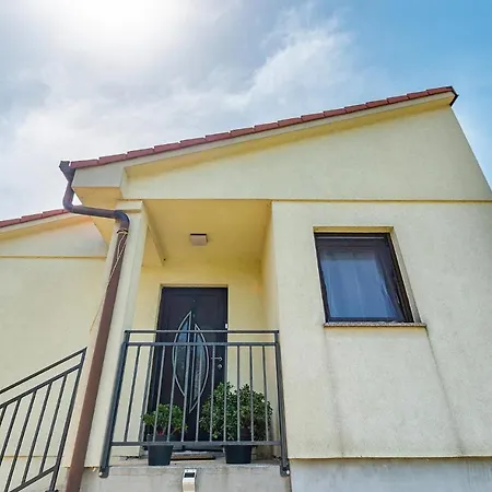 Cozy In With Kitchen Apartament Pula